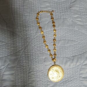 Elegant Gold Necklace with Textured Pendant